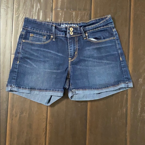 Levi's Pants - SOLD! Levi’s Denizen Cuffed Shorts sz 4
